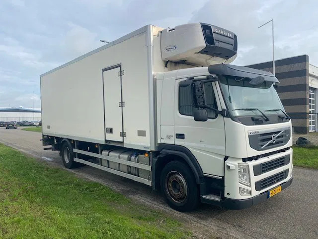 Volvo FM 330 koel vries 2 temperaturen ,CARRIER,met tussenwand, zijdeur en laadklep - Camion frigider: Foto 2 Volvo FM 330 koel vries 2 temperaturen ,CARRIER,met tussenwand, zijdeur en laadklep - Camion frigider: Foto 2